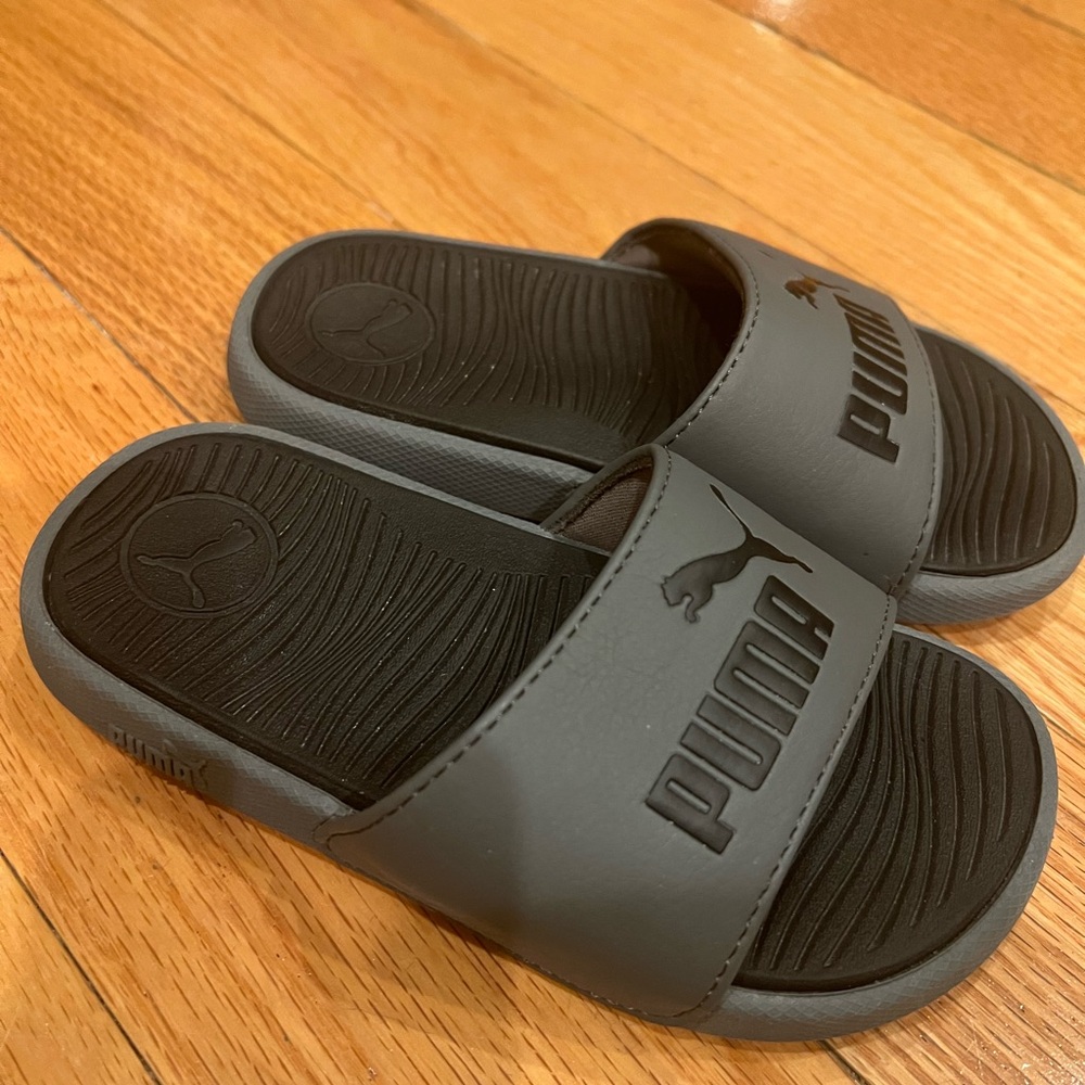Boys puma slides size 11